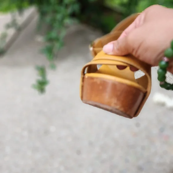 Tory BurchTory Burch Brown Leather Almita Wedge Sandals size 6 1/2 - Picture 6 of 11